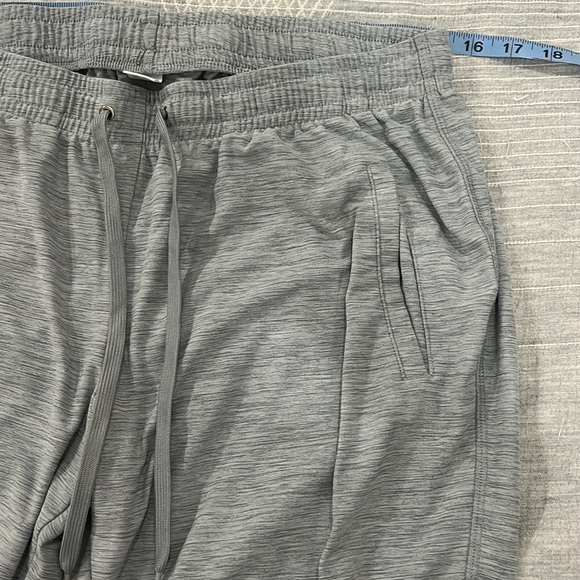 Old navy breathe on gray joggers medium - Picture 3 of 5